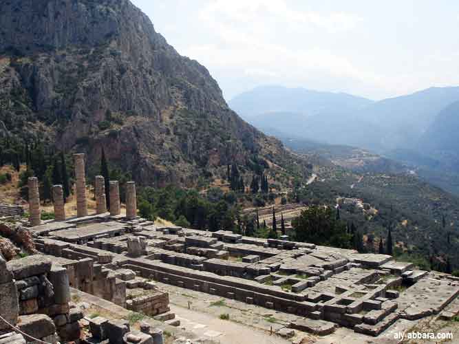 Delphes : temple d'Apollon (ruines)