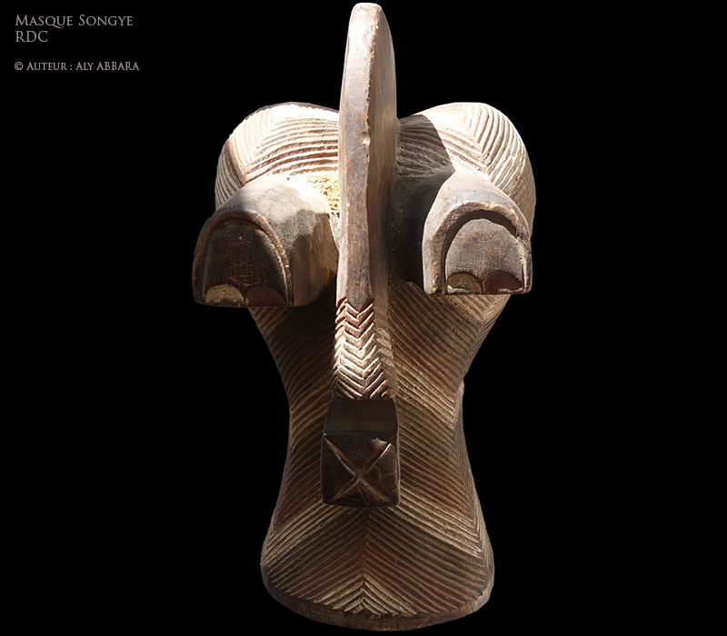 Art africain - Masque Songye kifwebe féminin (kikashi) produit par le peuple Songye - RDC