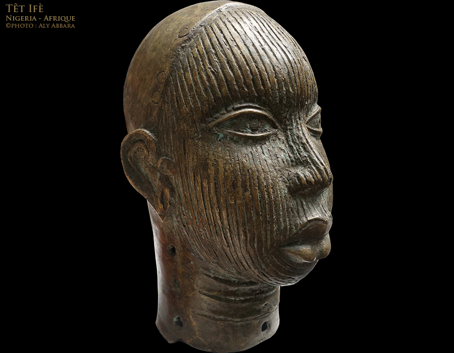 Art africain - Tête Ifè - Visage rayé - Sculpture commémorative représentant l'oni (chef religieux) - Culture d'Ifè - Nigeria