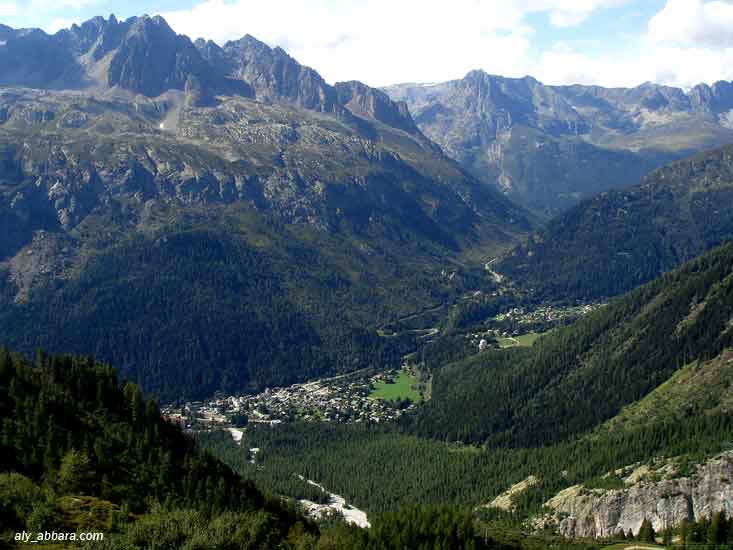 Le petit village d'Argentière situé à l'extrémité inférieure de la vallée du Glacier d'Argentière
