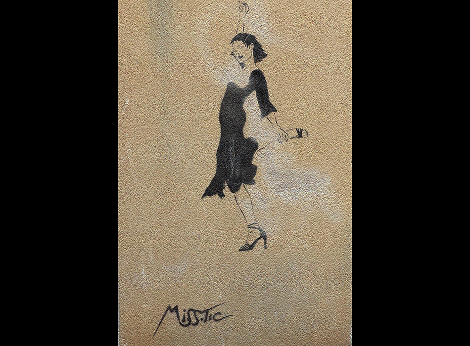 Paris - Art de rue (Street Art - Art urbain mural) - Pochoir mural signé Miss-Tic -  Épigramme (SOYONS HEUREUSES EN ATTENDANT LE BONHEUR)