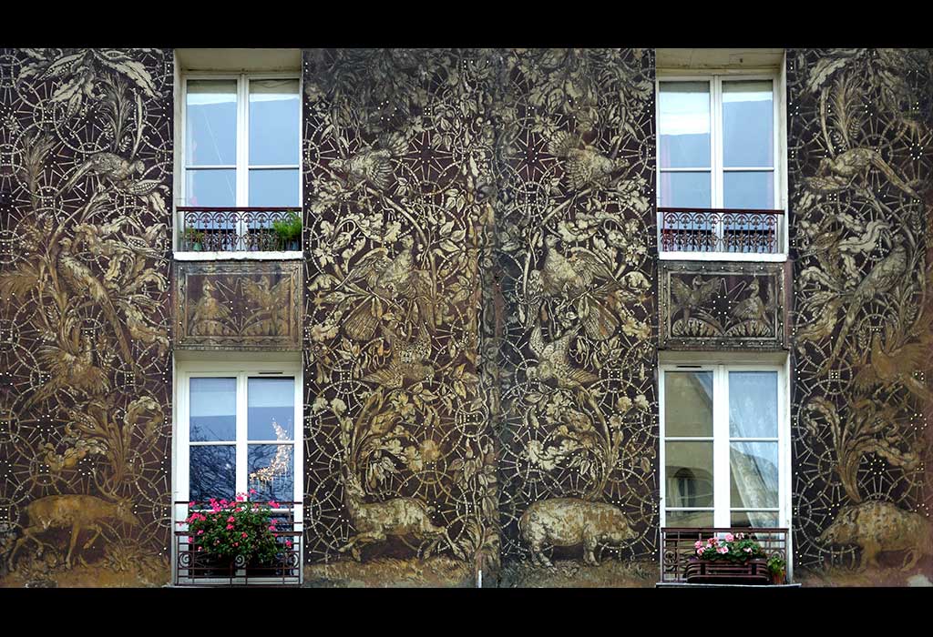 Paris - Arts de la rue - Une Façade dans la rue Moufftard - détail 1 - الفن في الشارع الباريسي