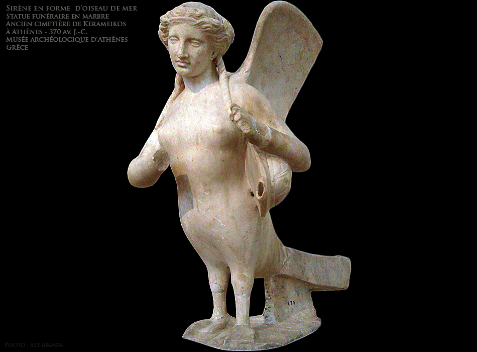 Musée archéologique national d'Athènes - Sirène ou femme oiseau - statue funéraire datant de 370 av J-C