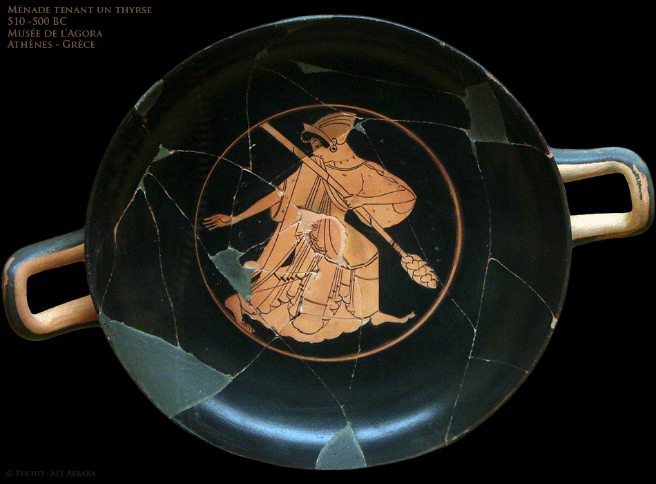 Athènes - Grèce - Musée de l'Agora - Plat en céramique - Une Ménade (une nymphe poursuivante de Dionysos) dansant et saisissant par la main gauche un thyrse