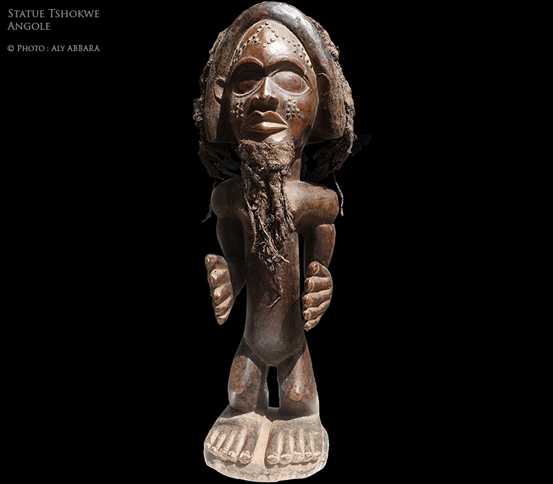 Art africain - Statue représentant un homme debout et nu, produite par le peuple Tshokwé - Angola