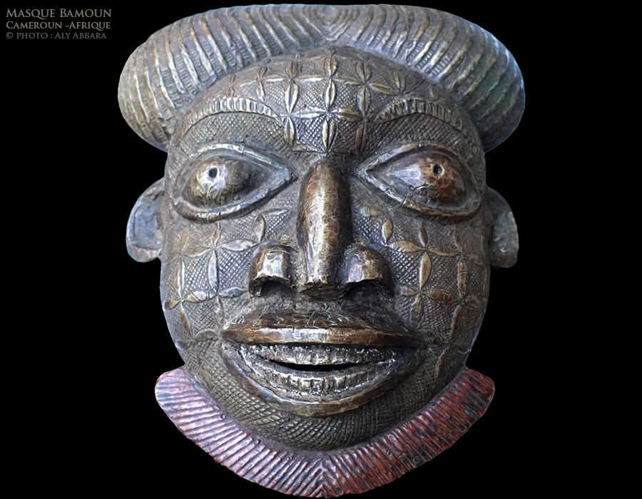 Art africain - Masque Ngoin du peuple Bamoun (Bamum) - Grassland - Cameroun - exemple 01