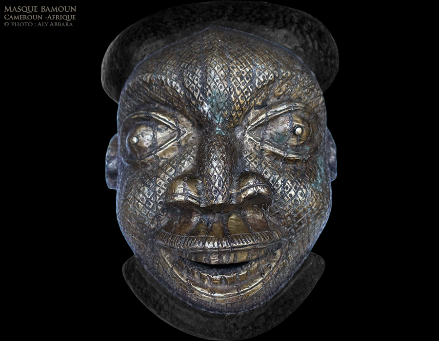 Art africain - Masque Ngoin du peuple Bamoun (Bamum) - Grassland - Cameroun - exemple 02