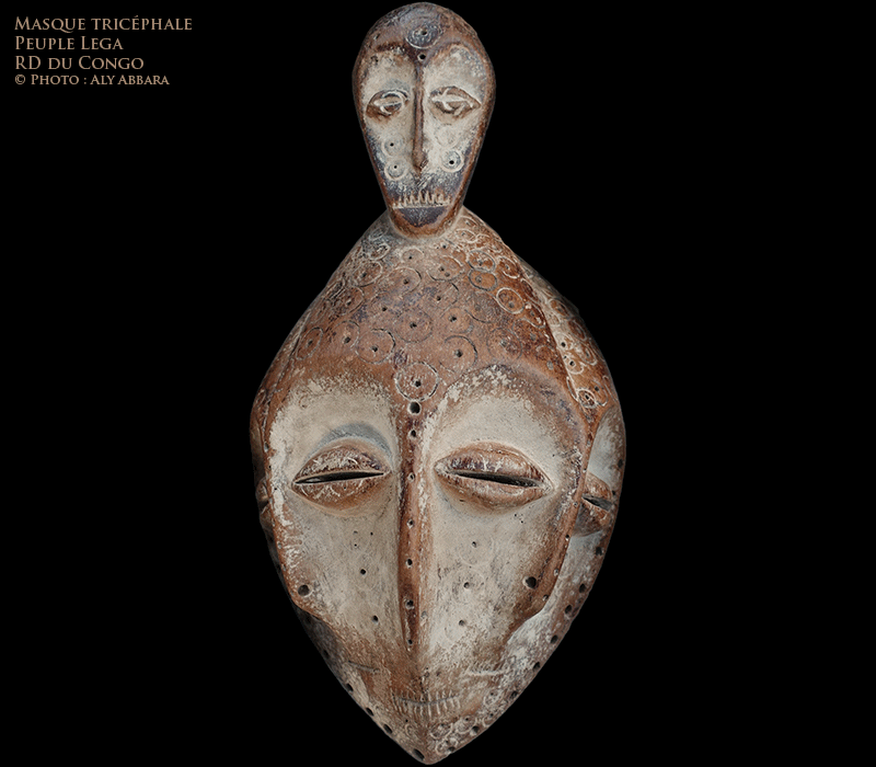 Masque tricéphale produit par le peuple Lega - République démocratique du Congo