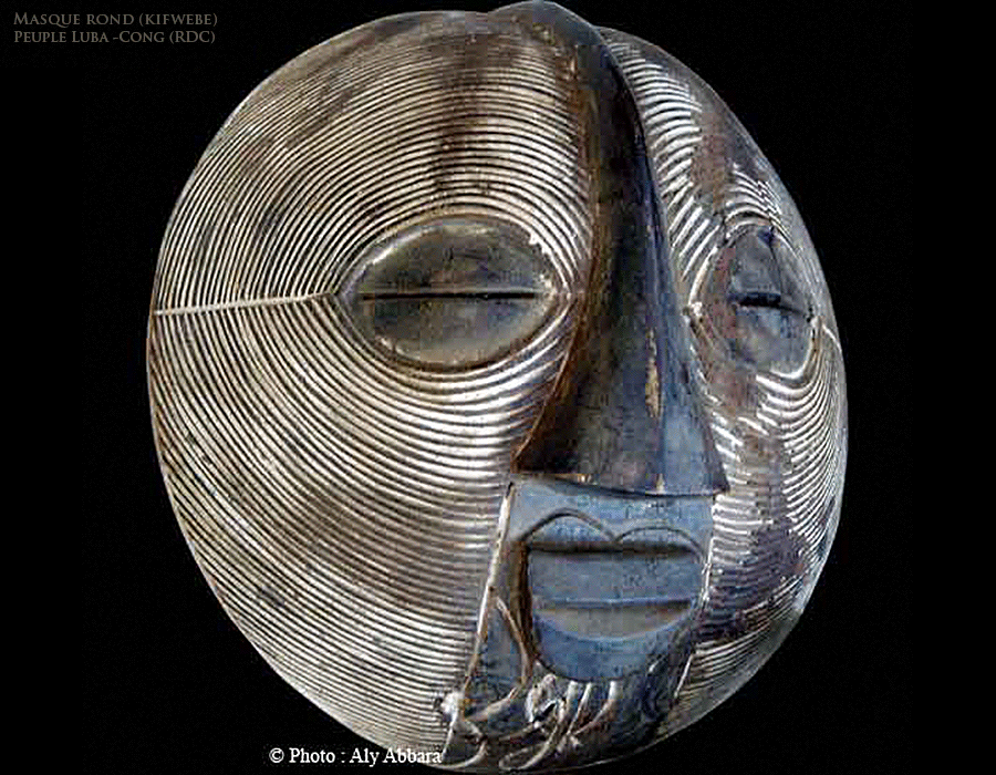 Art africain - Masque Luba  kifwebe masculin (kiloumé) arrondi produit par le peuple Luba - RDC