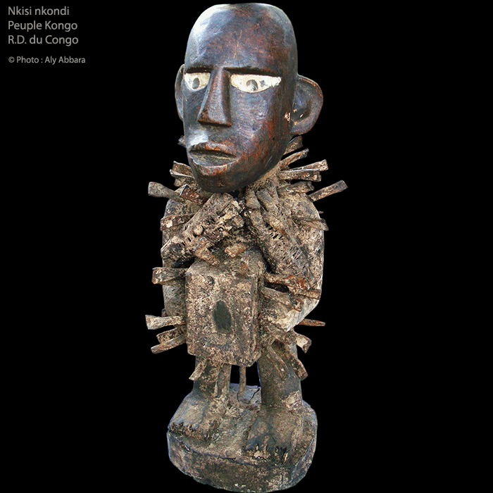 Art africain - Statue nkisi nkondi ou fétiche à clous produite par les peuples Kongo