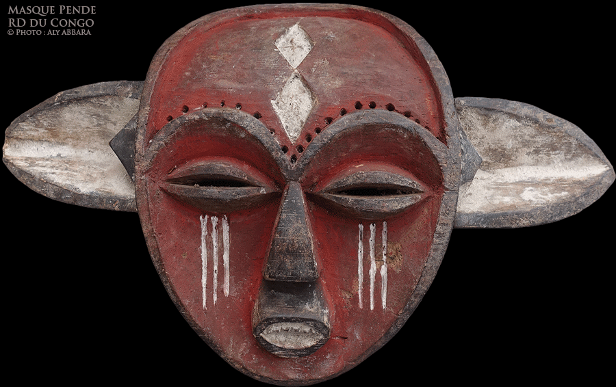 Art africain - Masque polychrome aux oreilles animalières - Sculpture du peuple Pendé - Région Kasaï - RD du Congo - République Démocratique du Congo