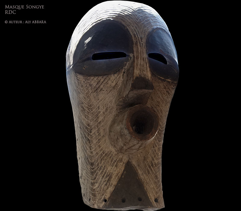 Art africain - Masque Songye kifwebe féminin (kikashi) produit par le peuple Songye - RDC
