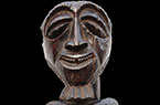Statue représentant une figure fétiche simple produite par le peuple Songye - RD du Congo