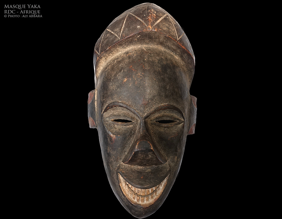 Art africain - Masque facial polychrome d'initiation Yaka - République Démocratique du Congo