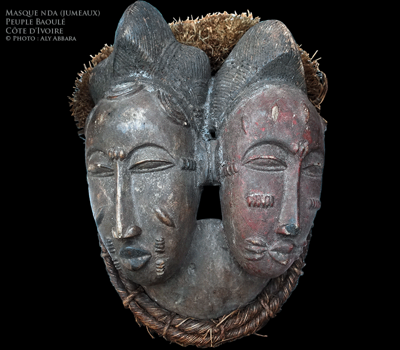 Masques NDA ou jumeaux représentant la dualité (duplicité) - Peuple Baoulé - Côte d'Ivoire