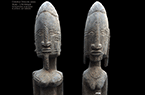 Statue représentant le couple primordial (les jumeaux mythiques) assis sur un tabouret à deux plateaux, le supérieur représente le ciel tandis que l'inférieur symbolise la terre. Quatre atlantes supportant le plateau supérieure du tabouret et représentant les ancêtres mythiques des Dogon, les "nommo" - oeuvre du peuple Dogon - Mali