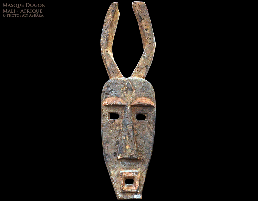 >Art africain - masque à thème animalier, à deux cornes de cervidé - Peuple Dogon - Mali