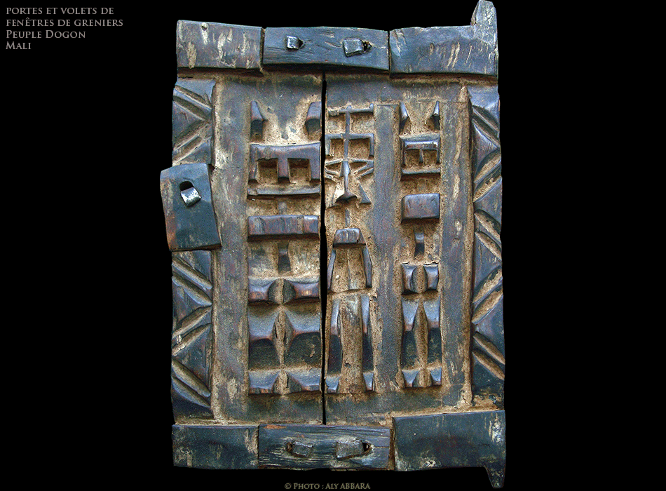 Porte de grenier - bas-reliefs représenatnt les Nommo, ancêtres mythiques des Dogon comme étant des êtres extraterrestres- Mali