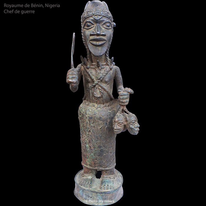 Art africain - Statue d'un guerrier armé - Royaume Edo du Bénin - Nigeria - exemple 3