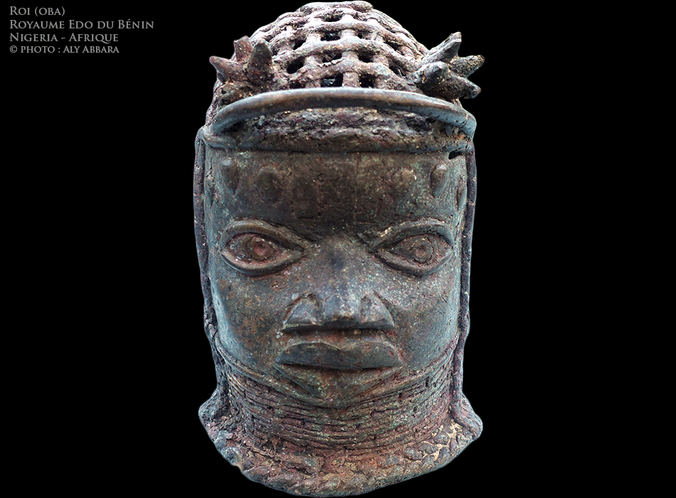 Art africain - Statue d'une tête d'un roi (oba) - Royaume Edo du Bénin - Culture de Bini (Bénin) - Nigeria