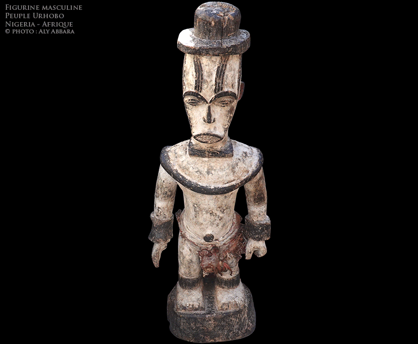 Art africain - Figurine masculine polychrome produite par le peuple Urhobo - Nigeria - exemple 02