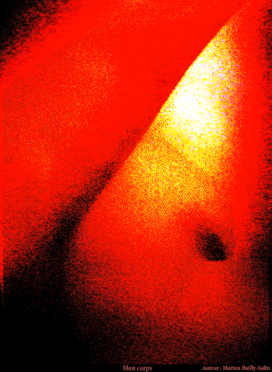 Ventre et nombril dans l'obscurité et une lumière rouge