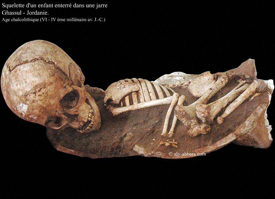 Squelette d'un enfant enterré dans une jarre - Jordanie - Age Chalcolithique - Musée archéologique d'Amman