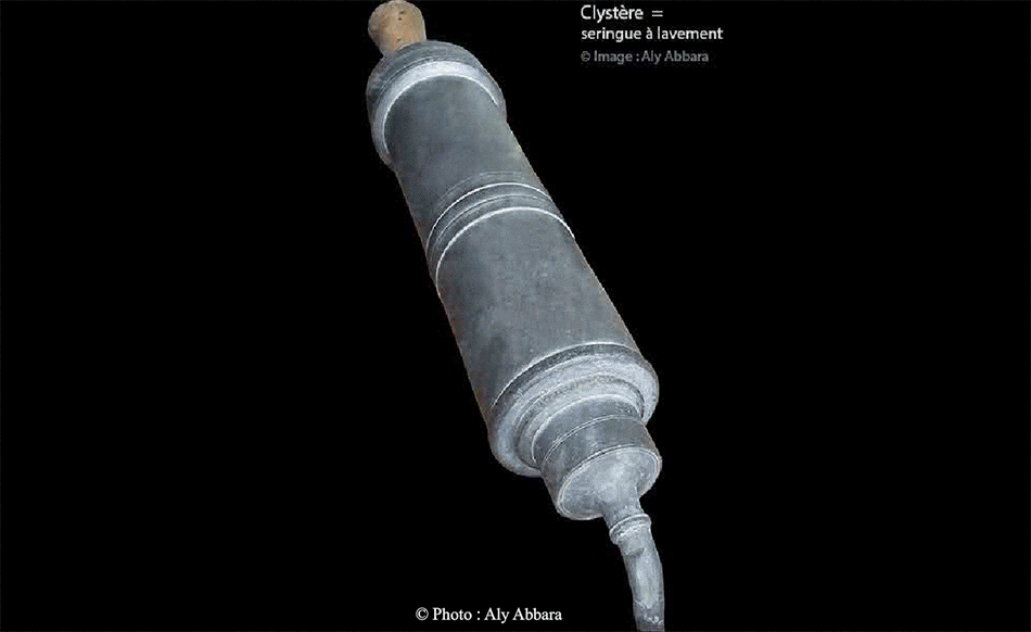 Clystère ou seringue pour lavement rectal