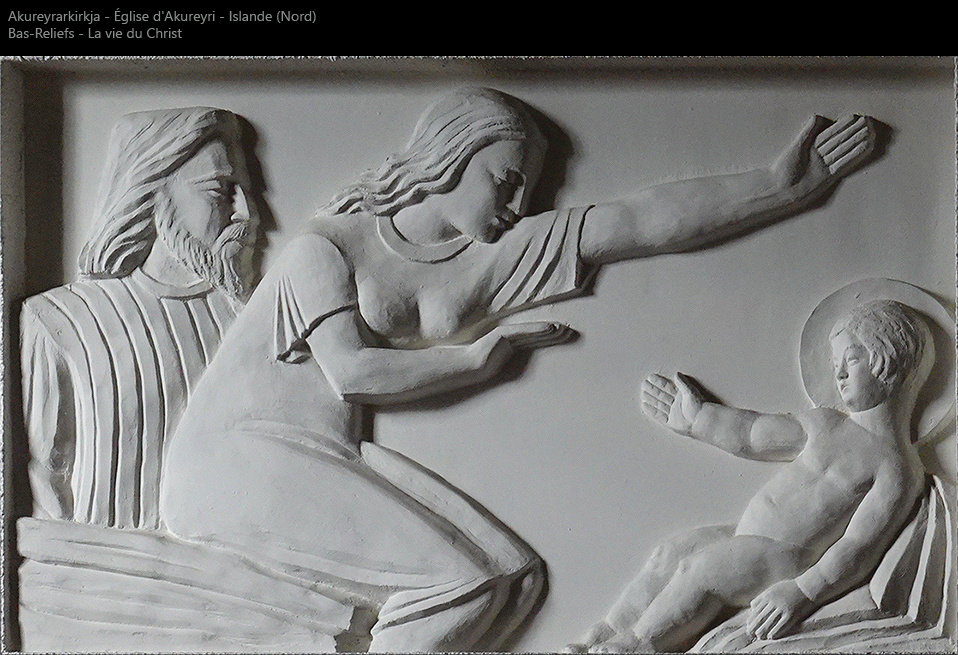 Islande (Iceland) nord - Akureyrarkirkja - Église d'Akureyri - Bas-reliefs traçant la vie du Christ - Oeuvres d'Ásmundur Sveinsson (1893-1982)