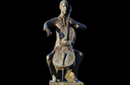 Islande (Iceland) du sud-ouest - Sculpture en bronze représentant le musicien danois Erling Blöndal Bengtssonun&nbsp;»  jouant au violoncelle - Œuvre du sculpteur islandais Ólöf Pálsdóttirla - Devant Harpa - Reykjavik