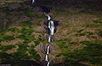 Islande (Iceland) orientale - Série de cascades entre le village de Fáskrúðsfjörður et la ville d'Egilsstaðir alimentant la rivière d'Eyvindara