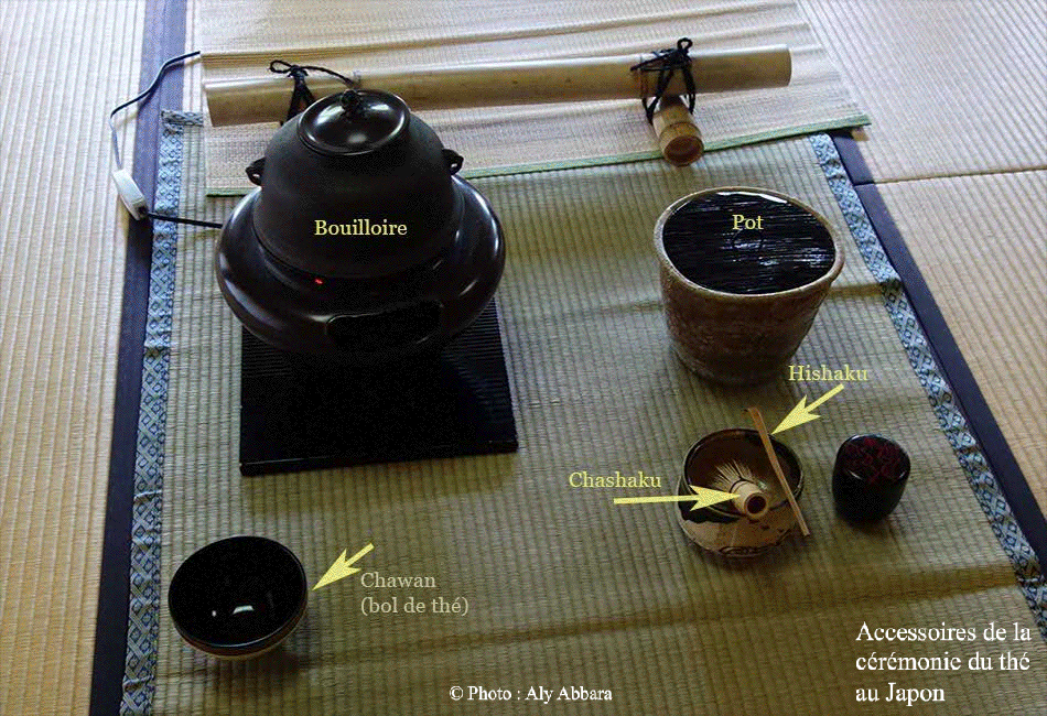 Japon : les ustensiles nécessaires à l'accomplissement de la cérémonie du thé