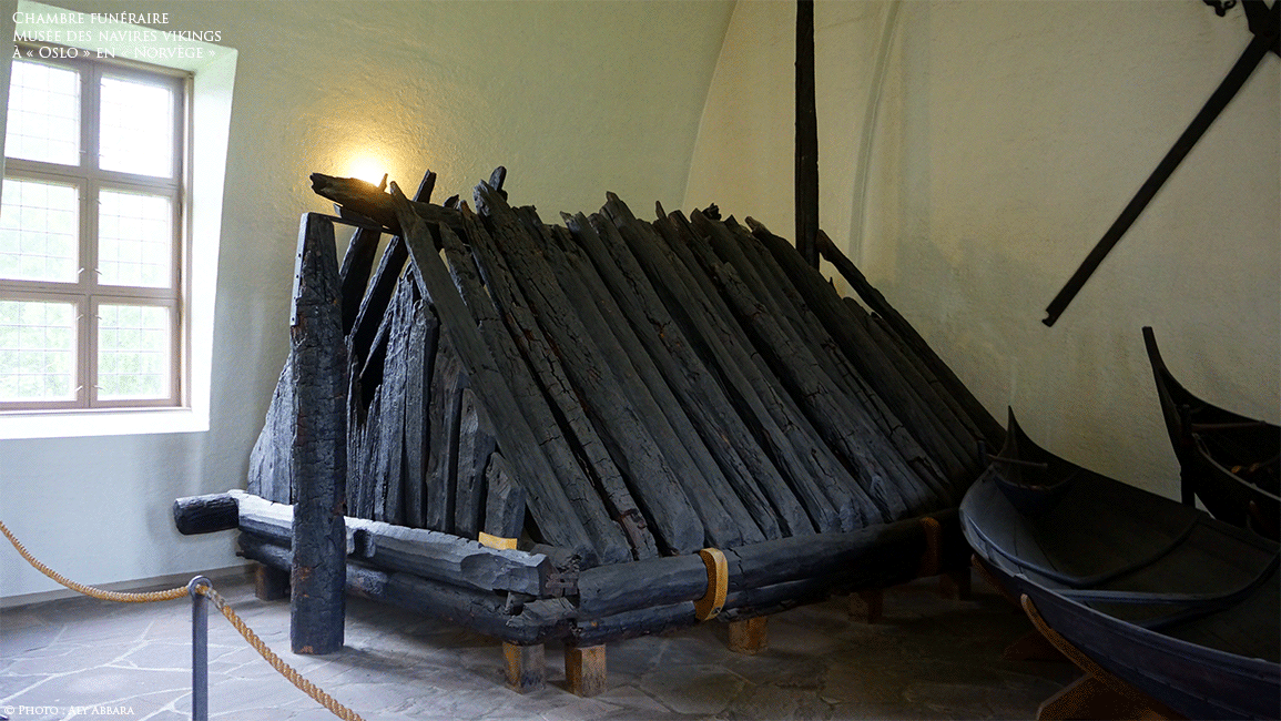 Norvège (Norway) Oslo - Chambre funéraire découvert dans le monticule Kongshaugen près du navire viking Gokstad - Kulturhistorisk Museum - Universitetet I