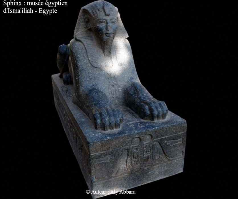 Égypte - Le sphinx (lion androcéphale) du jardin du musée égyptien d'Isma'ilia