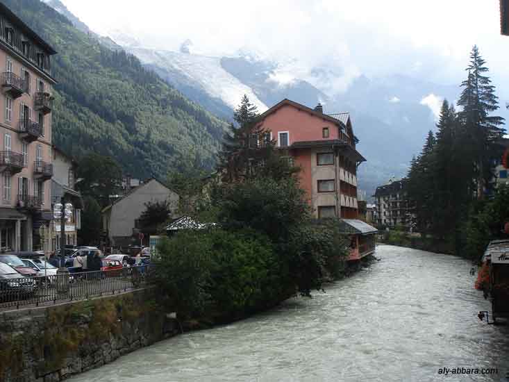 L'Avre traversant le centre ville de Chamonix-Mont-Blanc