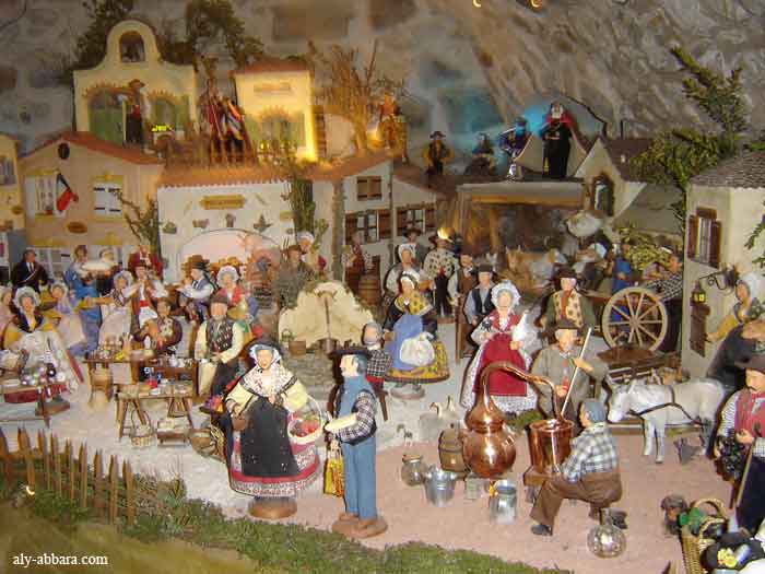 Luceram : Crèches de Noël du Monde entier