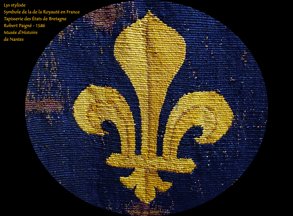 Lys stylisée, symbole de la royauté en France - Tapisserie des Etats de  Bretagne - Musée de l'Histoire de Nantes - France