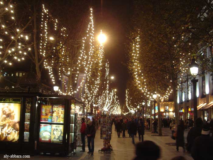 Paris : Avenue de Champs-Elysées ; les trotoires