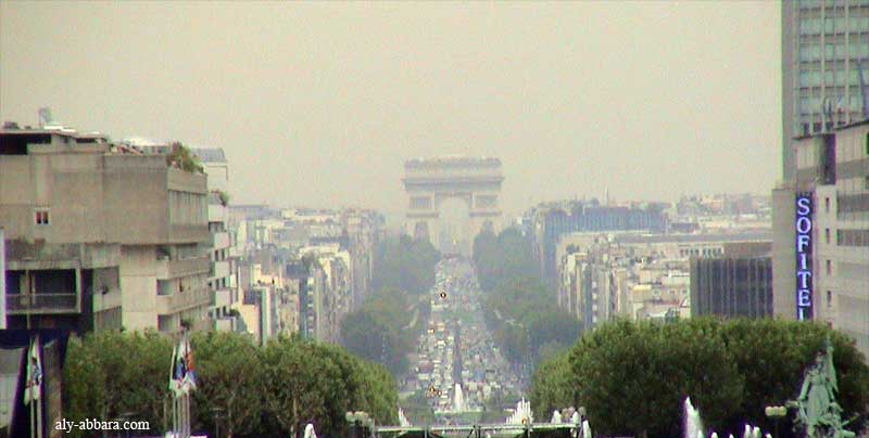 Paris : Arc de Triomphe, avenue Grande Armée