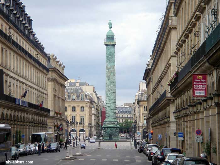 Paris : place Vendôme et la colonne commémorisant la victoire des Français à Austerlitz