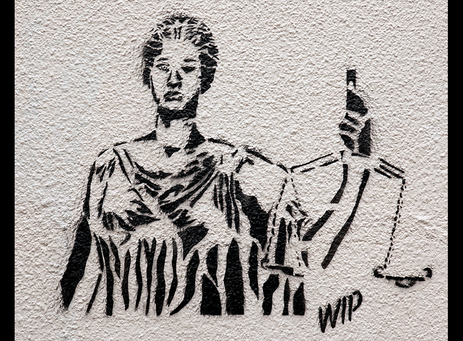 Paris - Art urbain mural - Œuvre signée WIP - Femme - Justice