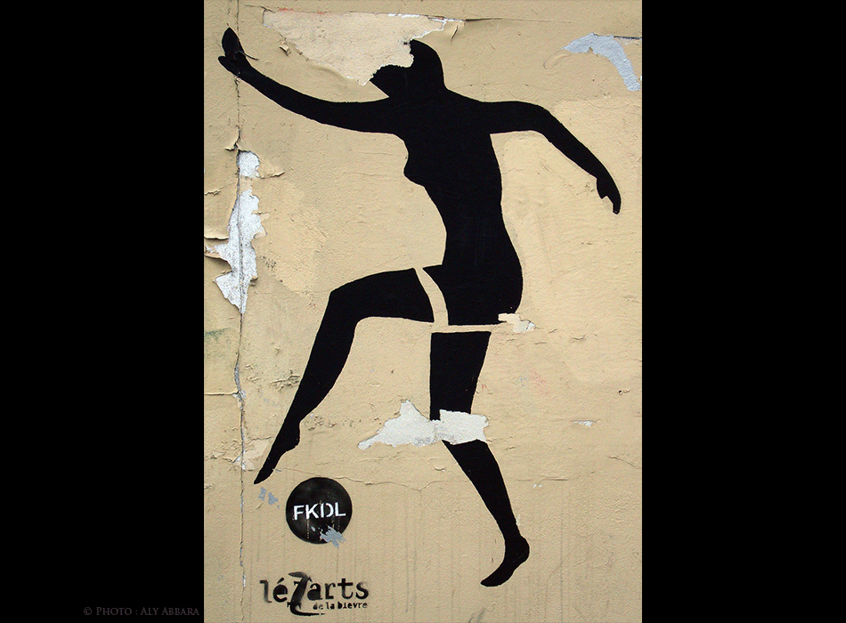 Oeuvre signée FKDL - Association des Lézarts de la Bièvre - Femme en mouvement