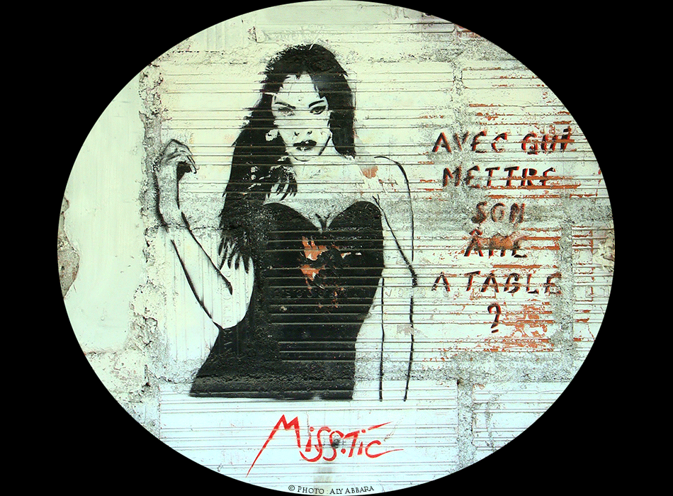 Paris - Art de rue (Street Art - Art urbain mural) - Pochoir mural signé Miss-Tic -  Épigramme (Avec qui mettre son âme à table ?)