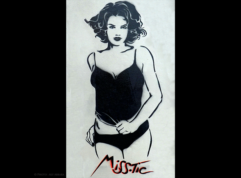 Paris - Art de rue (Street Art - Art urbain mural) - Pochoir mural signé Miss-Tic -  Épigramme (Je ne brise pas que les cœurs)