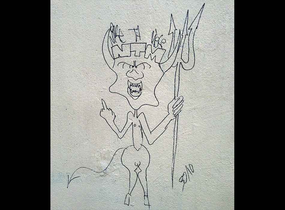 Paris - Arts de la rue - Diablesse - الفن في الشارع الباريسي