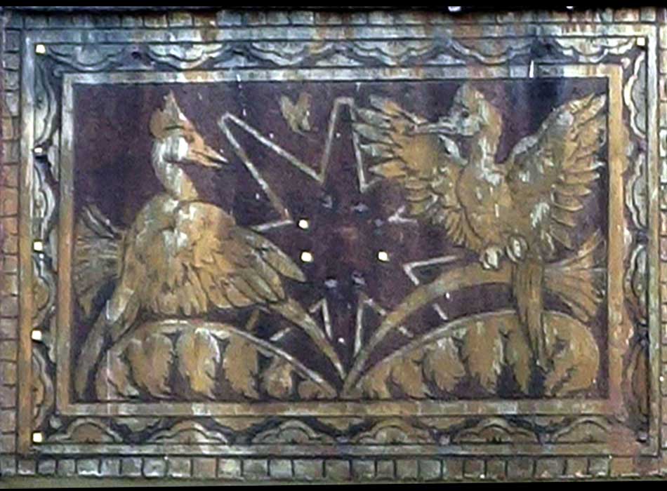 Paris - Arts de la rue - Une Façade dans la rue Moufftard - oiseaux divers - الفن في الشارع الباريسي