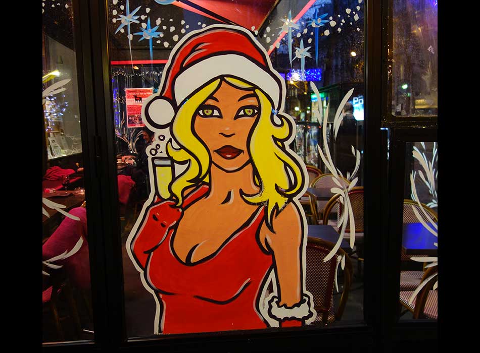 Paris - Arts de la rue - Une Mère Noëlle - الفن في الشارع الباريسي