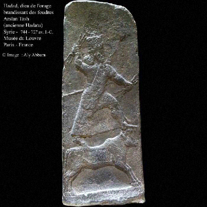 Hadad (حدد), le dieu de l'orage brandissant des foudres