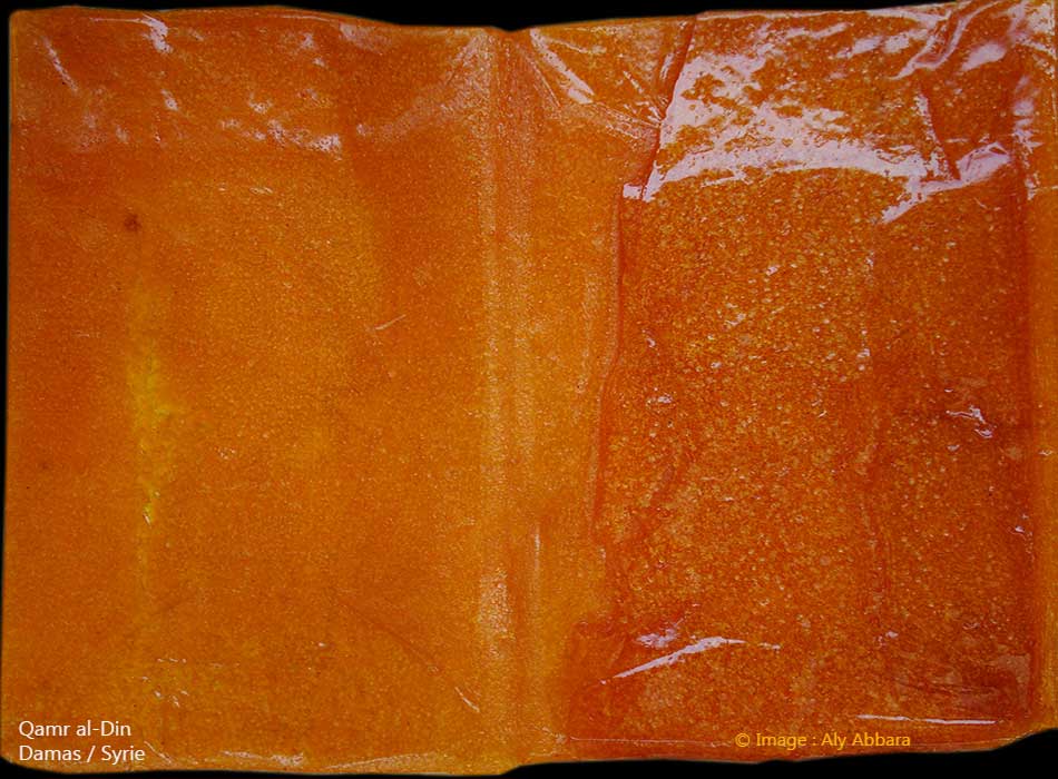 Syrie - Damas - Qamr al-Din : Pâte d'abricot -   قمر الدين(مشمش مهروس ومجفف)