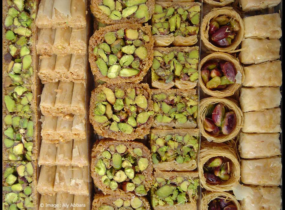 Pâtisserie syrienne - Homs - Variété de pâtisseries syrienneس farcies : pistaches, pignons et noix d'acajou -  تشكيلة من الحلويات المحشوة بالفستق الحلبي أو الجوز ـ حمص 